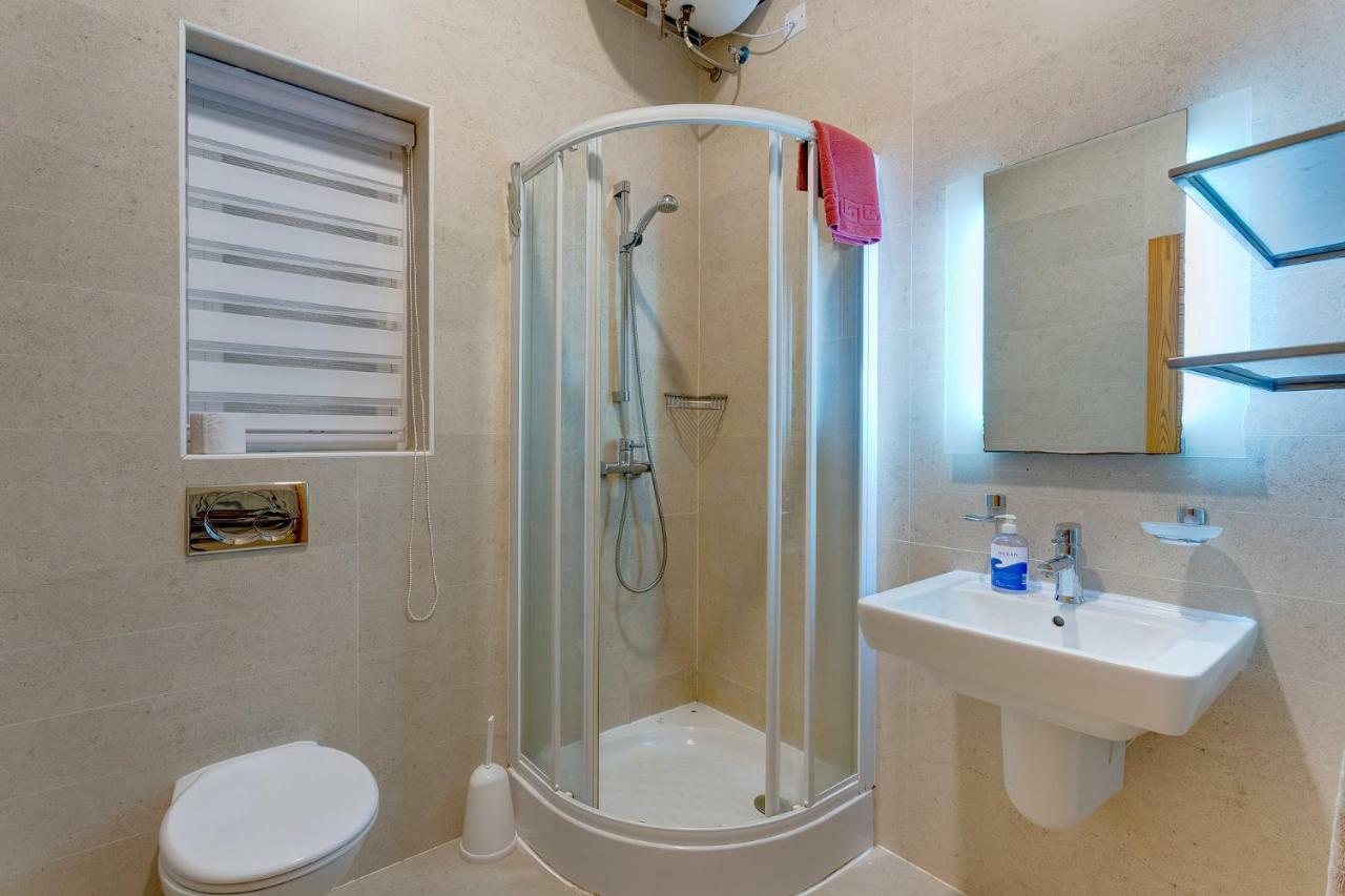 Apartment In Fort Cambridge With Pool Sliema Ngoại thất bức ảnh