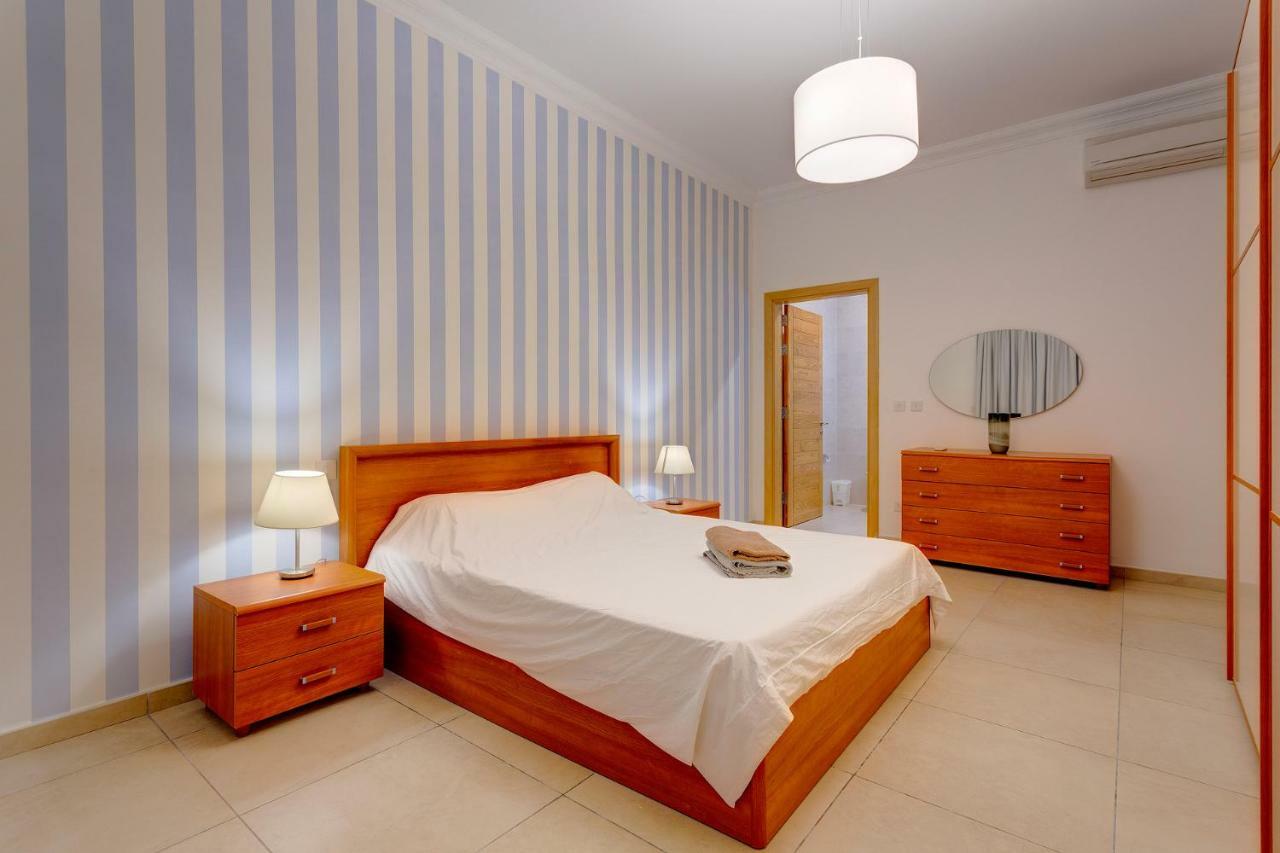 Apartment In Fort Cambridge With Pool Sliema Ngoại thất bức ảnh