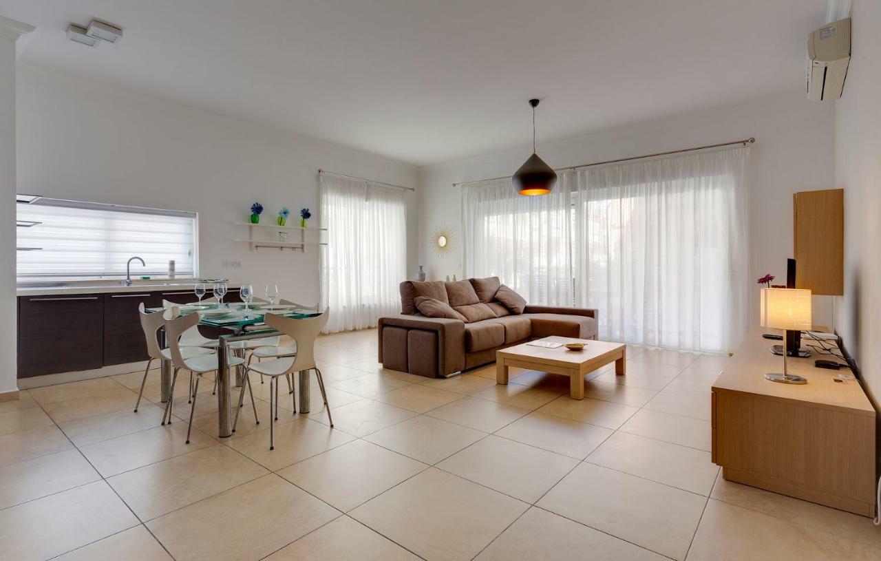 Apartment In Fort Cambridge With Pool Sliema Ngoại thất bức ảnh