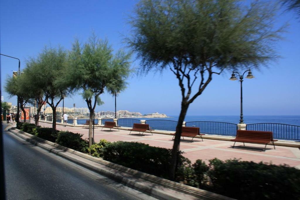 Apartment In Fort Cambridge With Pool Sliema Ngoại thất bức ảnh