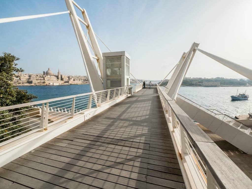 Apartment In Fort Cambridge With Pool Sliema Ngoại thất bức ảnh
